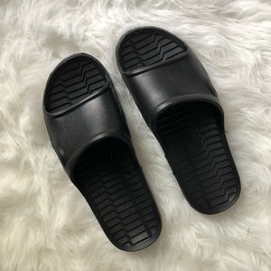 Black Flip Flops Men’s Size 9 Slide on Shoes